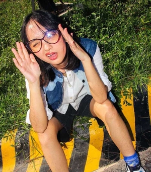 image of Filipino girl with eyeglasses